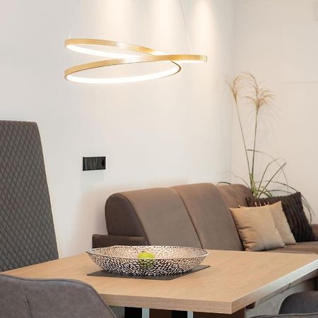 Nice Living Neue- Moderne Apartments Im Herzen Von Brixen - Kostenlose Brixencard - Ideal Fuer Familien, Paare, Geschaeftsreisende Und Allen Urlaubs Hungrigen Экстерьер фото